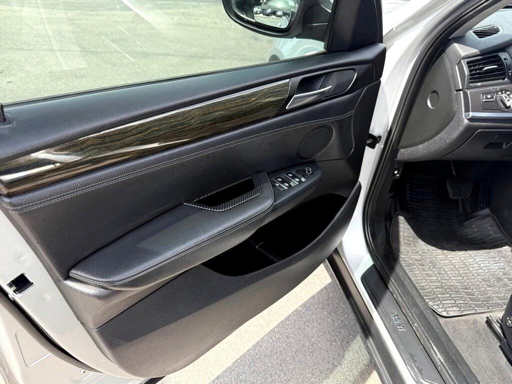 Vehicle image 15 of 32