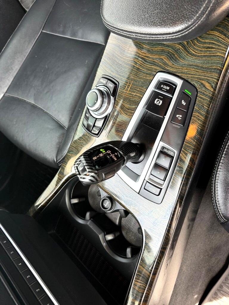Vehicle image 19 of 32