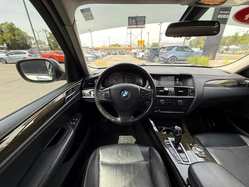 Vehicle image 29 of 32