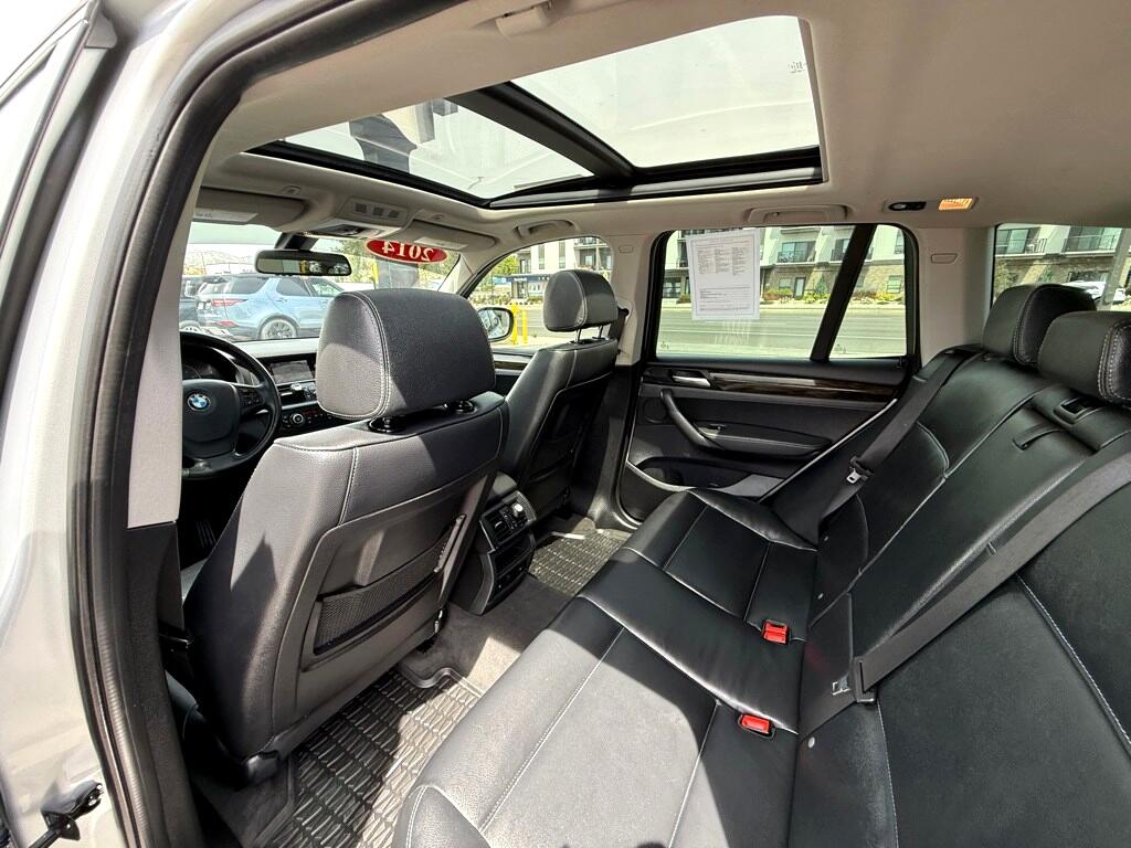 Vehicle image 26 of 32