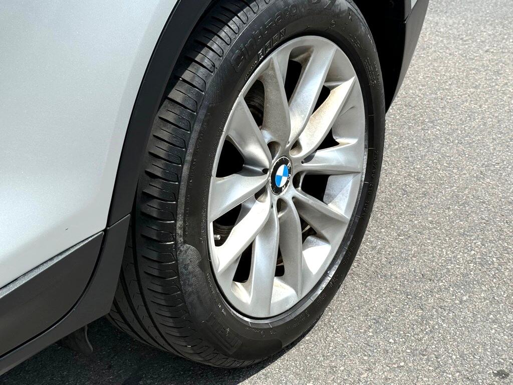 Vehicle image 12 of 32