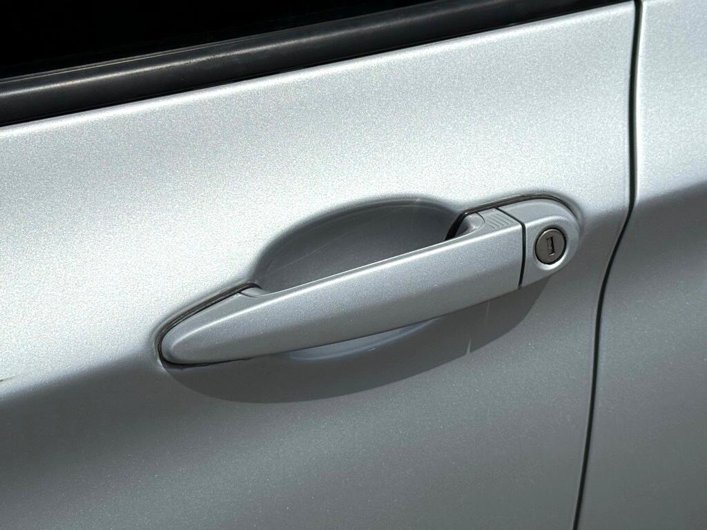 Vehicle image 13 of 32