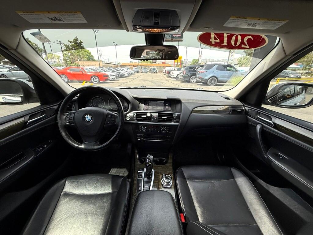 Vehicle image 28 of 32