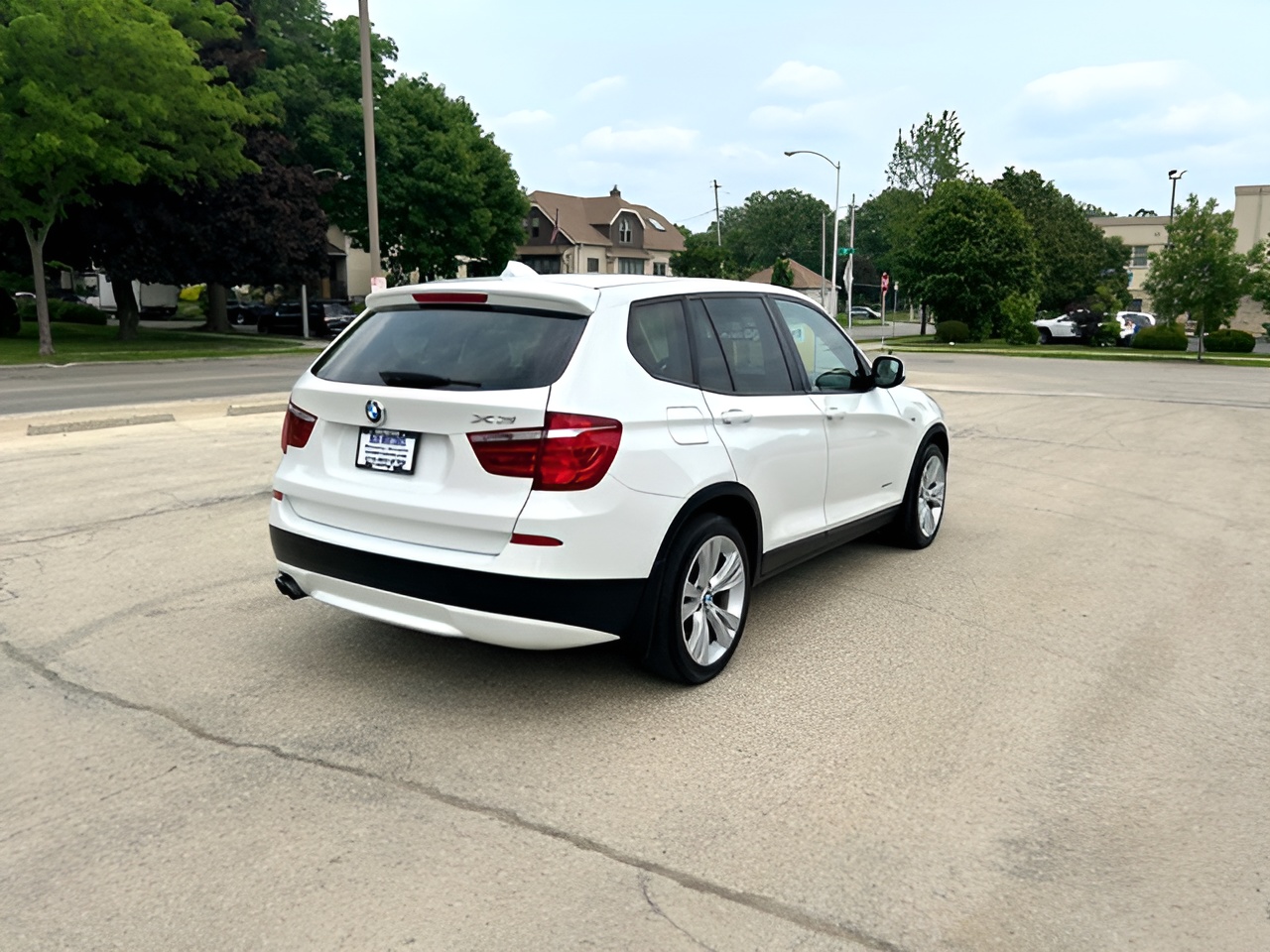 Vehicle image 18 of 21