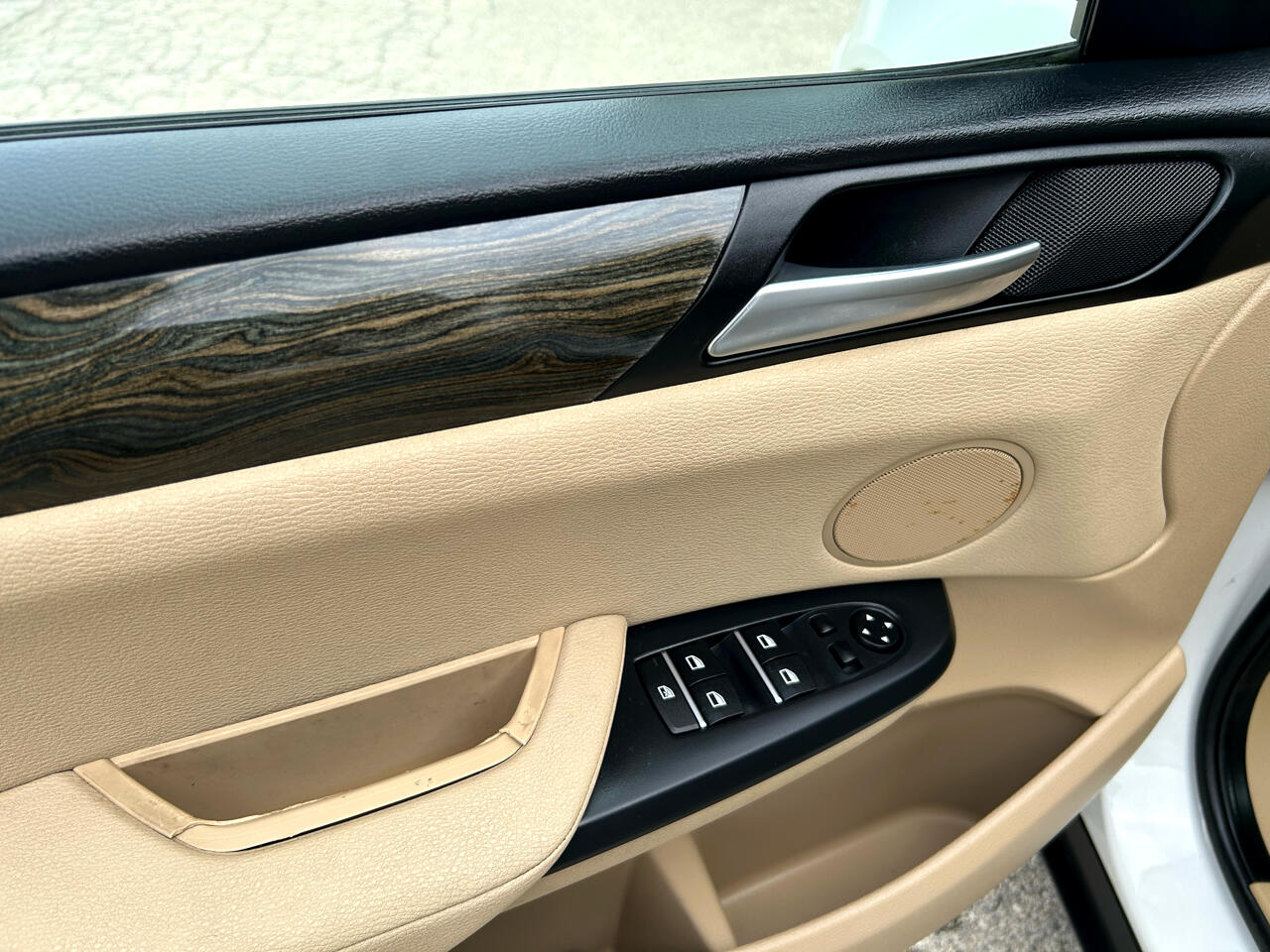 Vehicle image 10 of 21