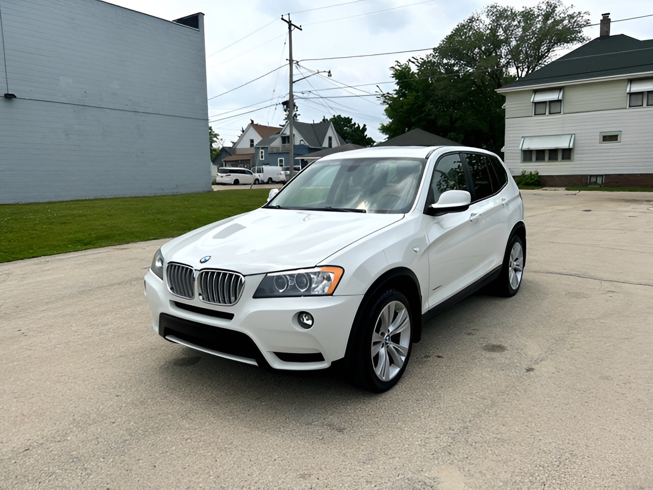 Vehicle image 16 of 21