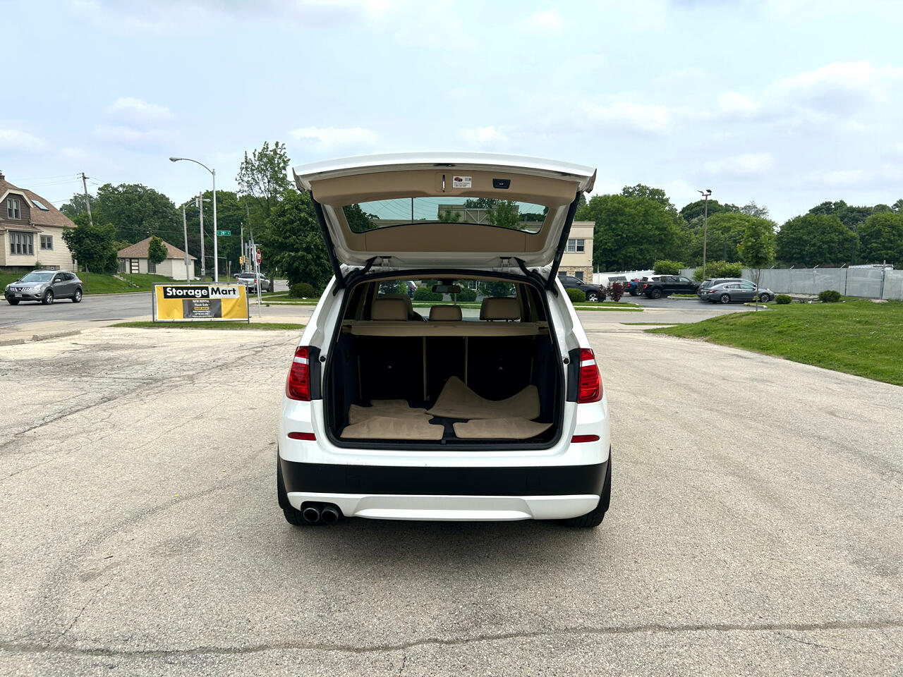 Vehicle image 8 of 21