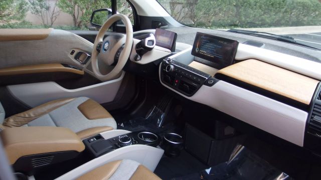 Vehicle image 33 of 59