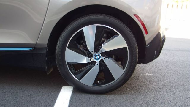 Vehicle image 13 of 59