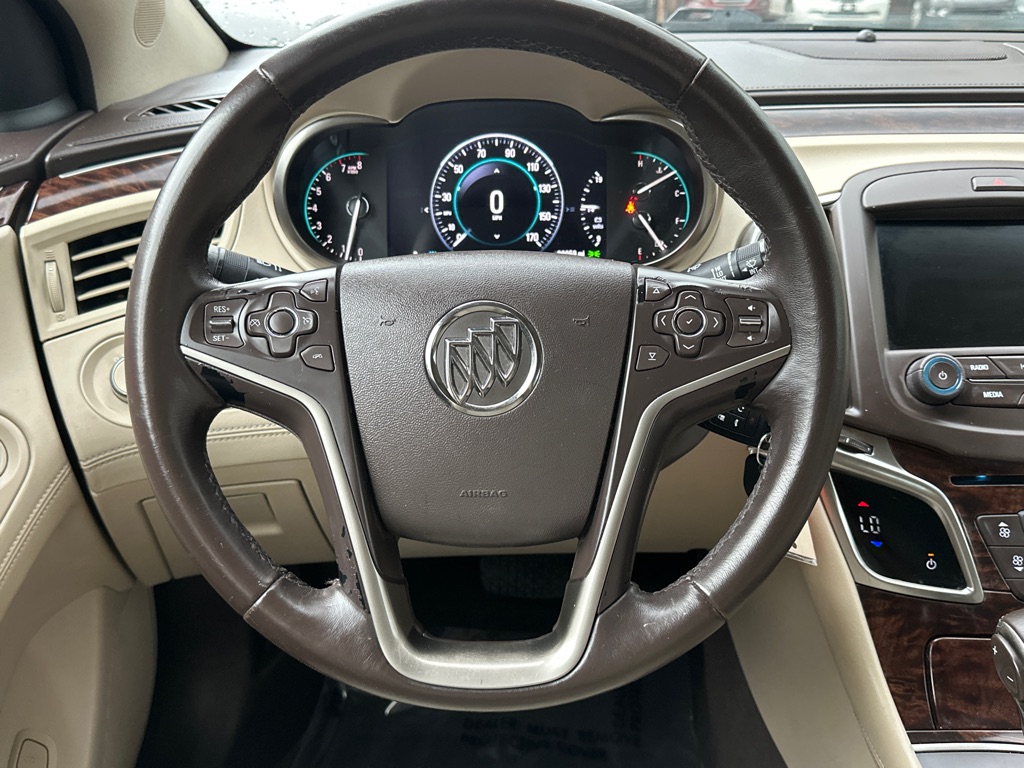 Vehicle image 23 of 34