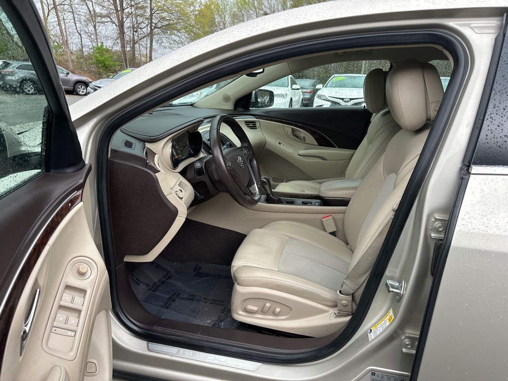 Vehicle image 10 of 34