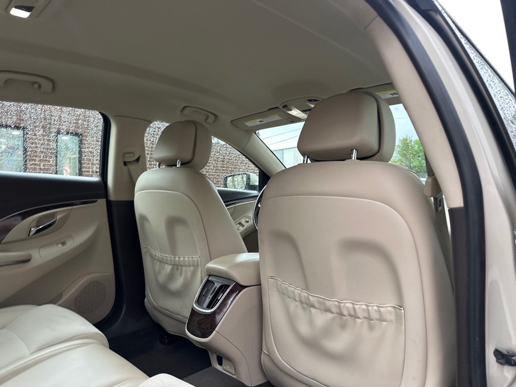 Vehicle image 18 of 34