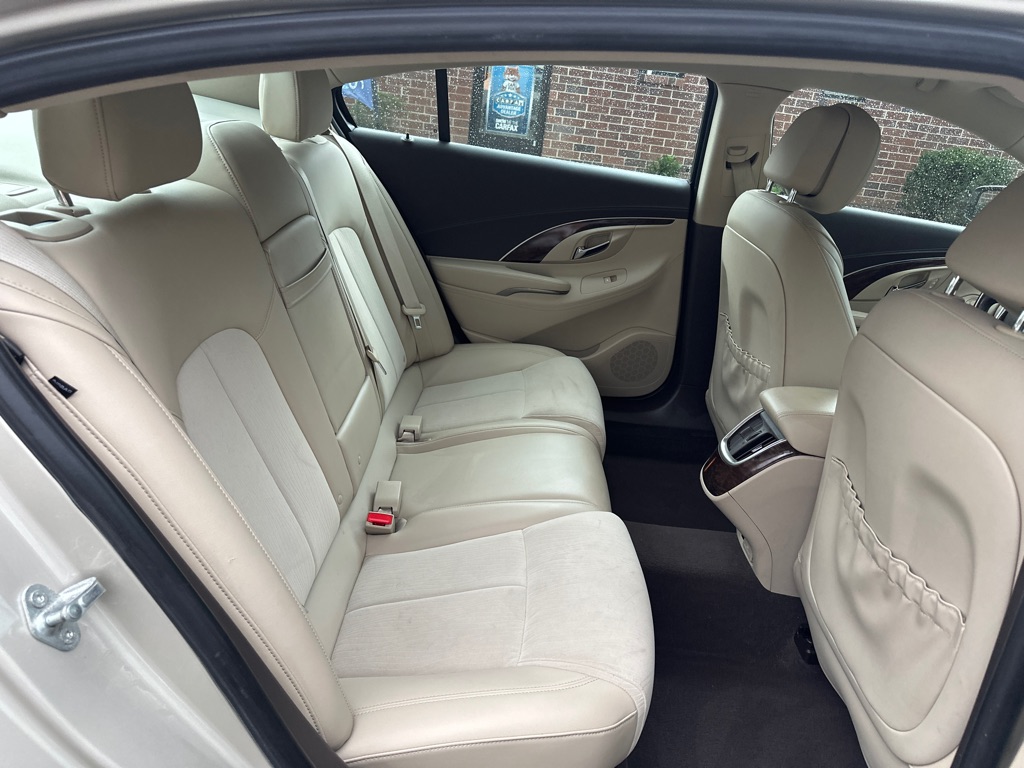 Vehicle image 17 of 34