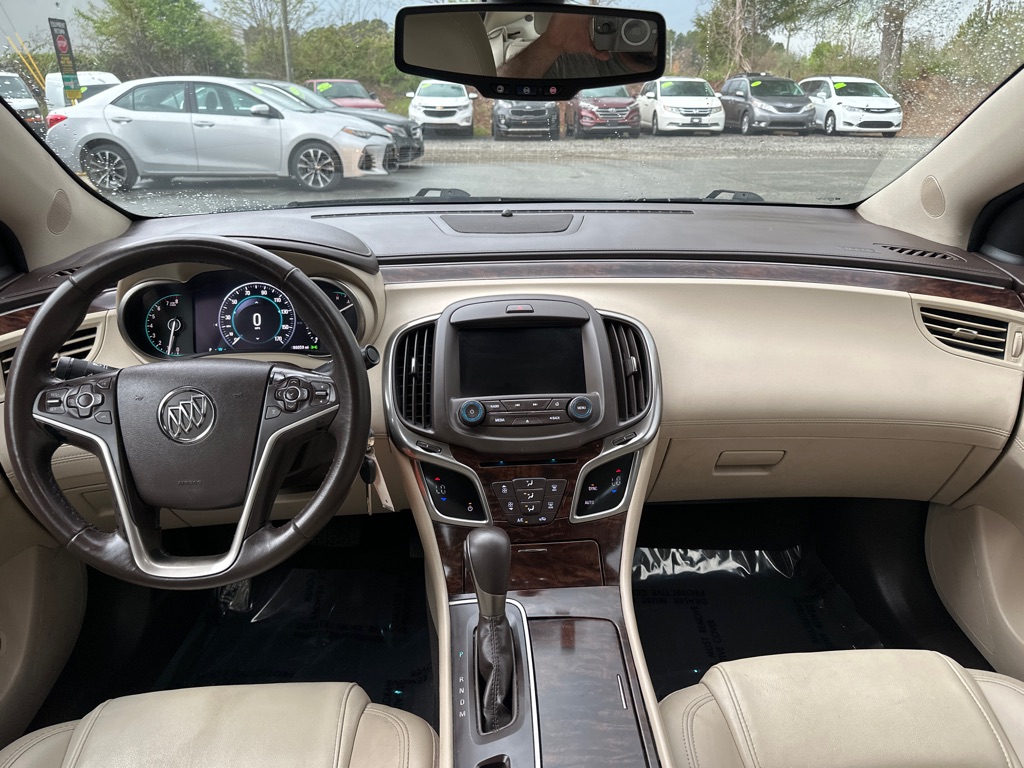 Vehicle image 22 of 34