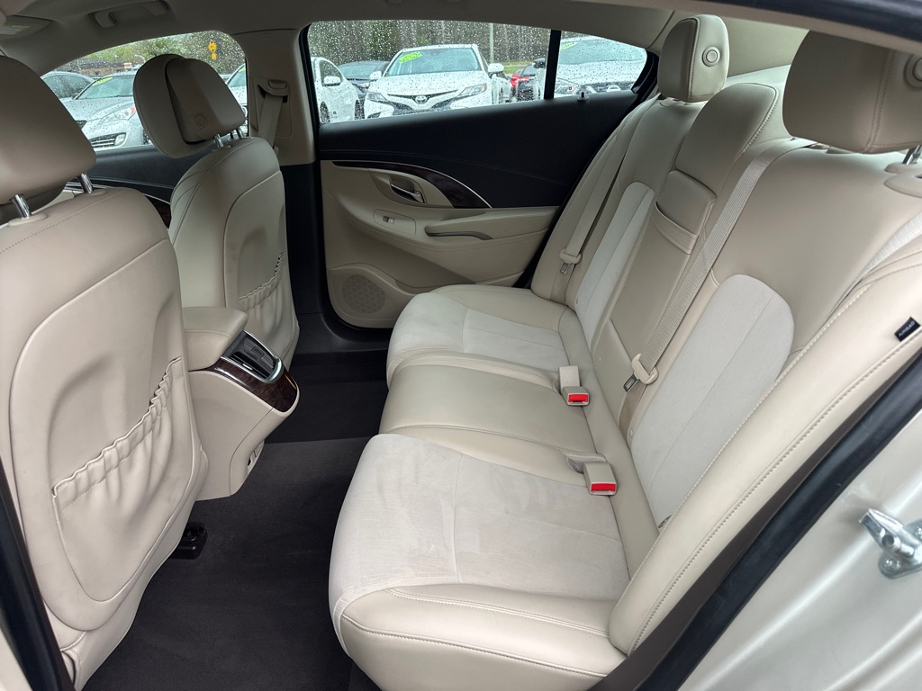 Vehicle image 14 of 34