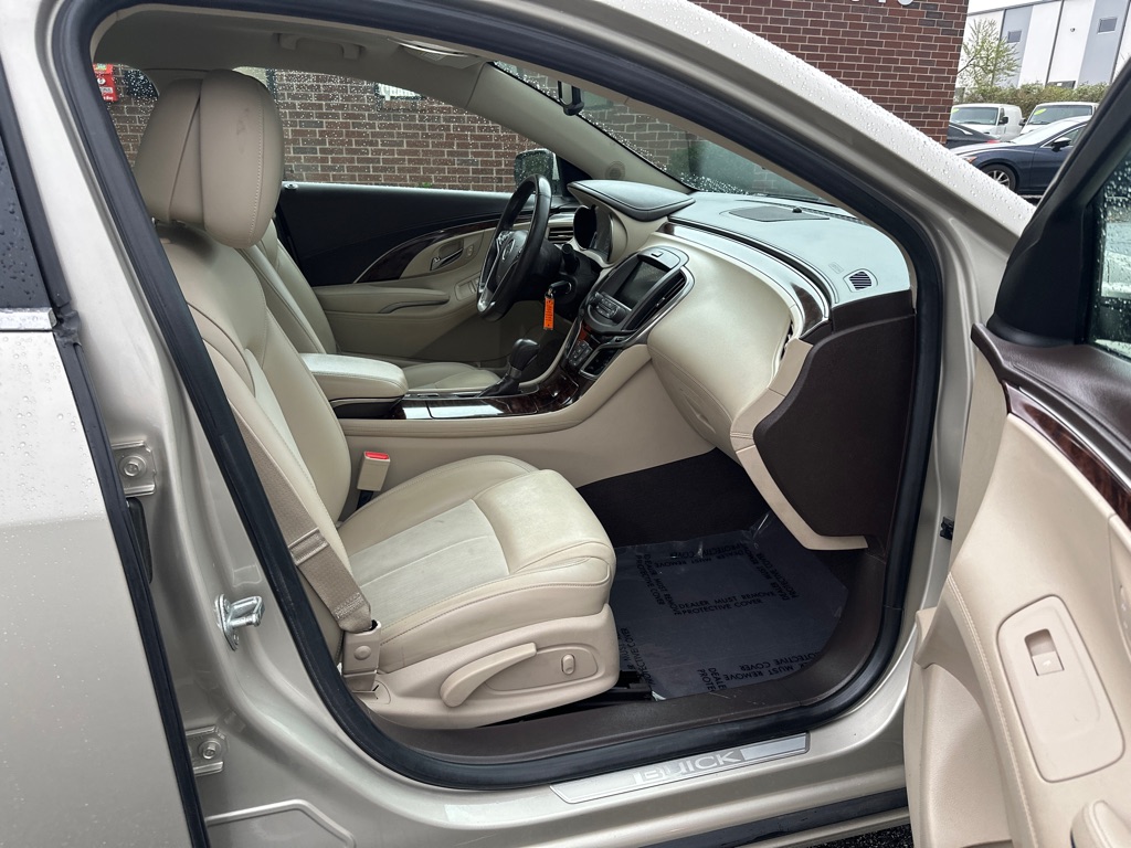 Vehicle image 19 of 34