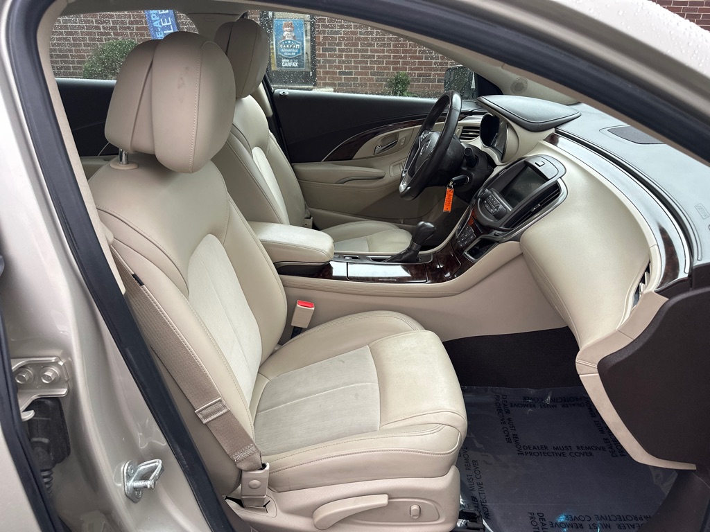Vehicle image 20 of 34