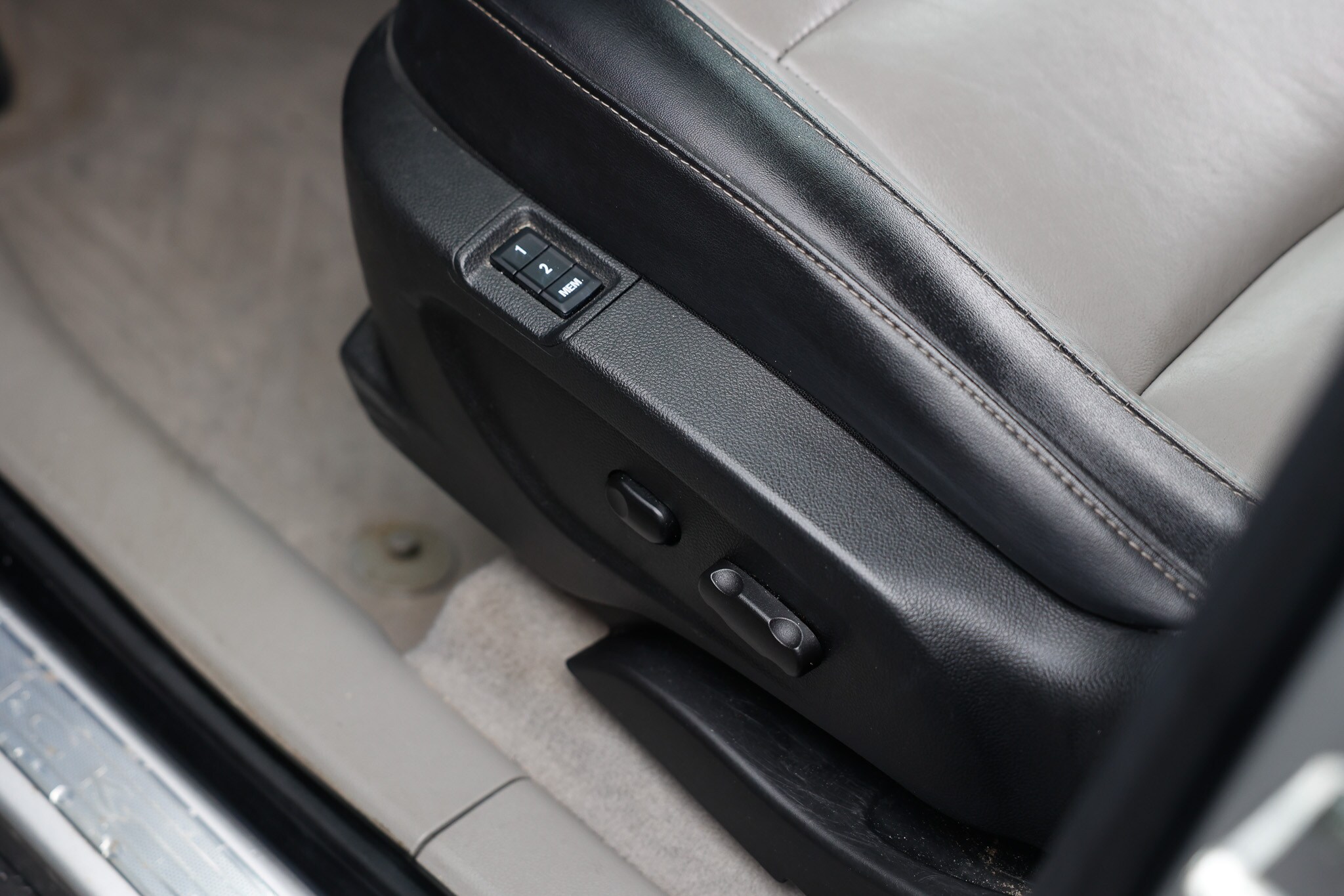 Vehicle image 51 of 56