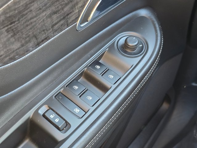 Vehicle image 27 of 30