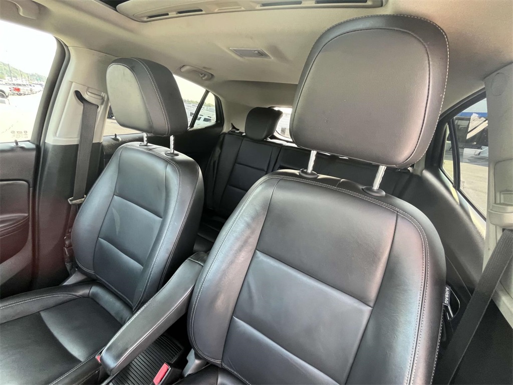 Vehicle image 16 of 23