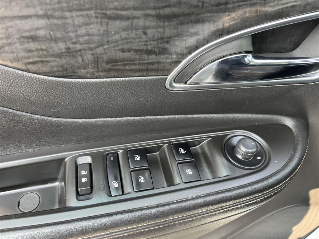 Vehicle image 12 of 23