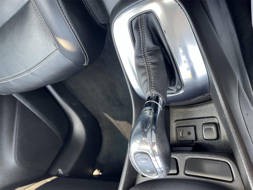 Vehicle image 21 of 23