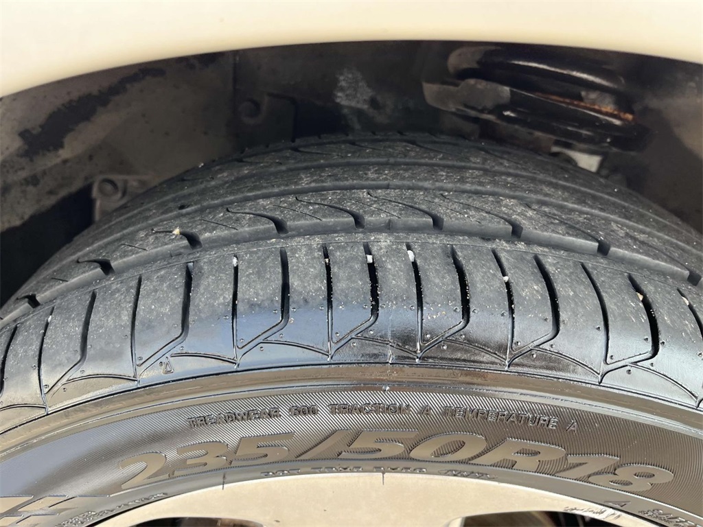 Vehicle image 10 of 23
