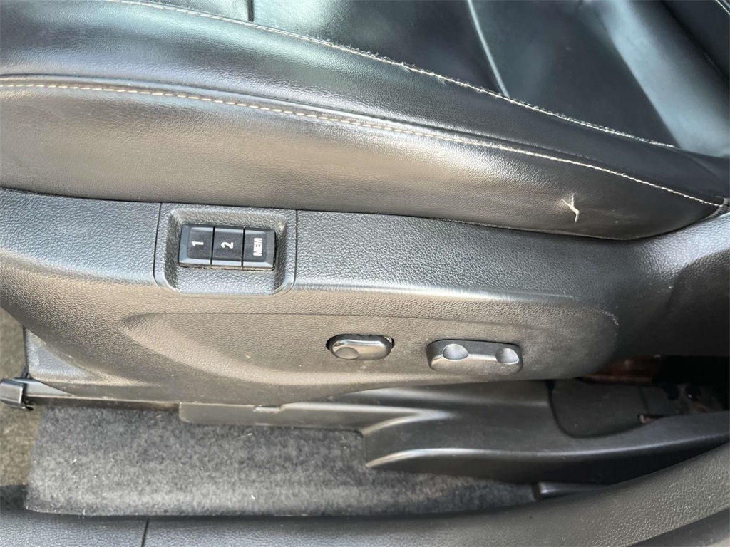 Vehicle image 11 of 23