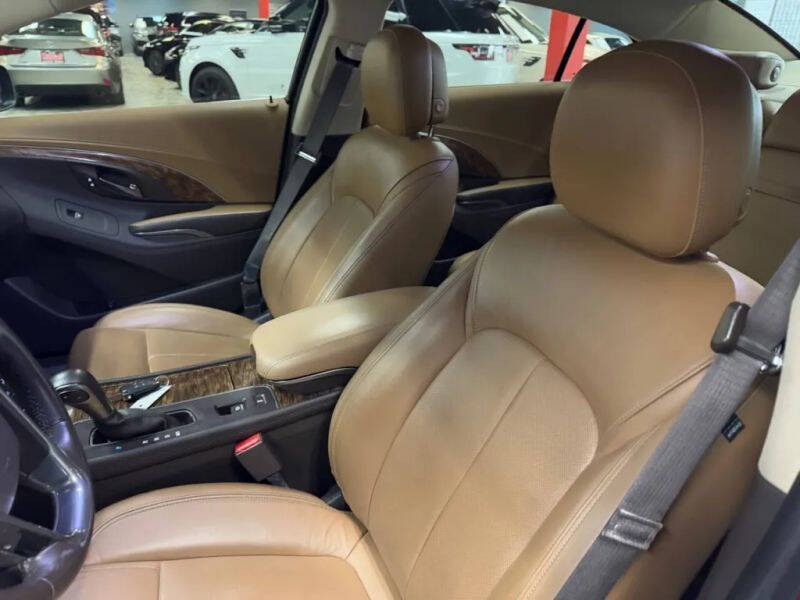 Vehicle image 33 of 56