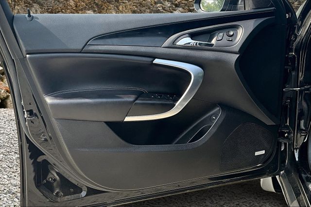 Vehicle image 25 of 33