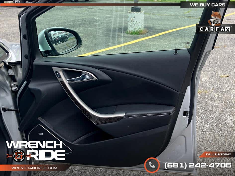 Vehicle image 23 of 34