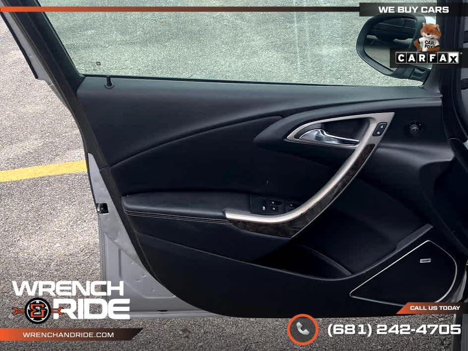 Vehicle image 26 of 34