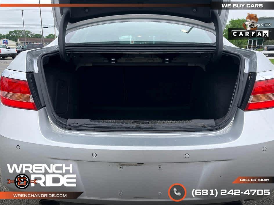 Vehicle image 17 of 34