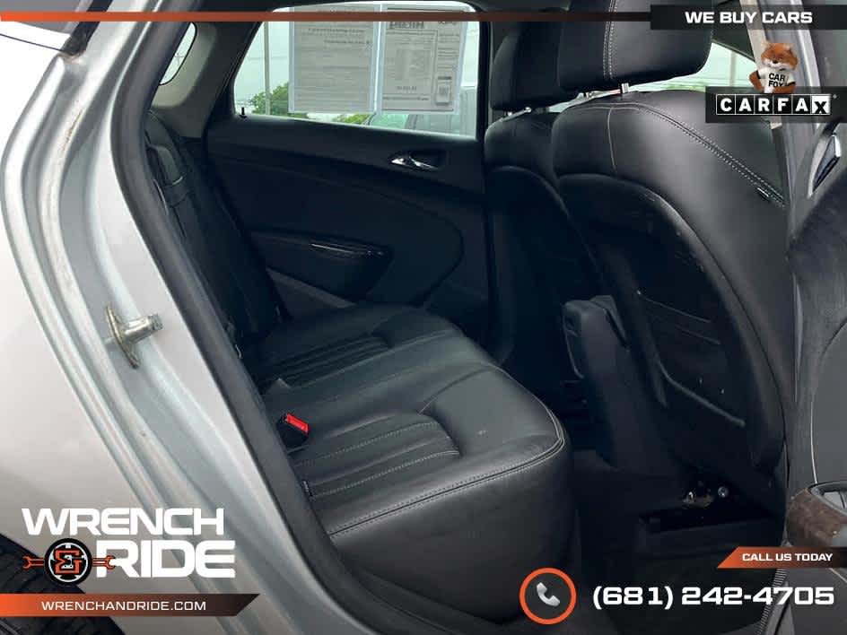 Vehicle image 18 of 34