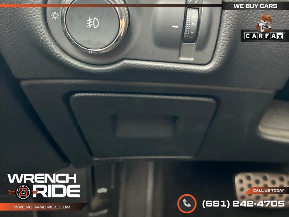 Vehicle image 19 of 34