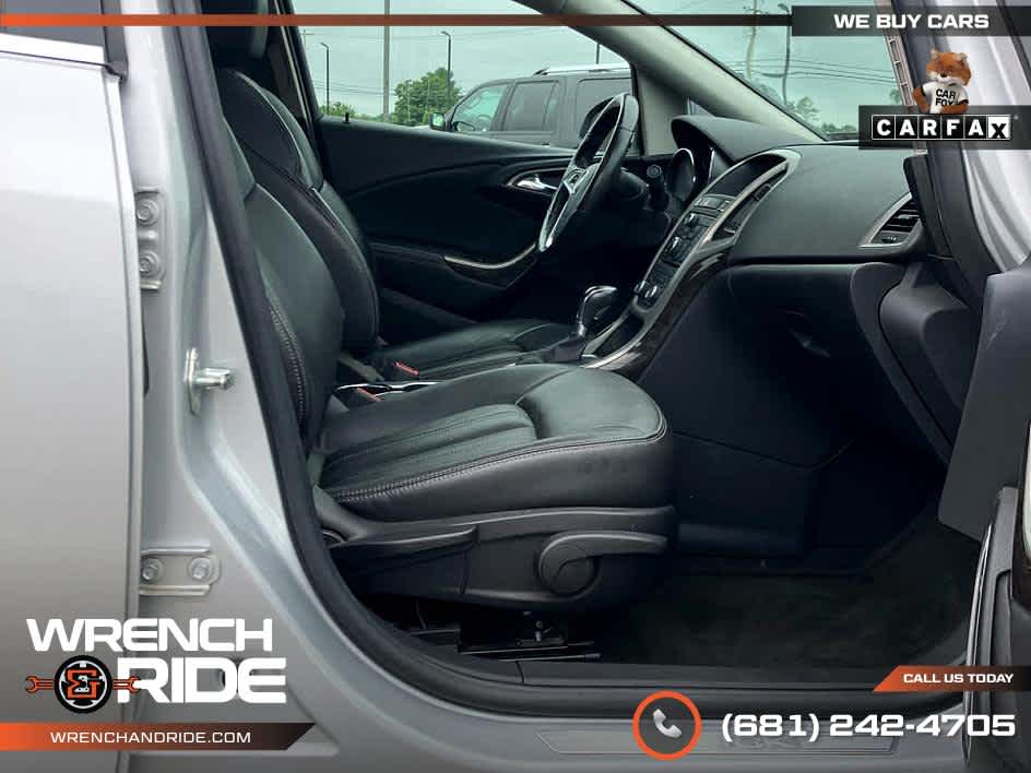 Vehicle image 25 of 34