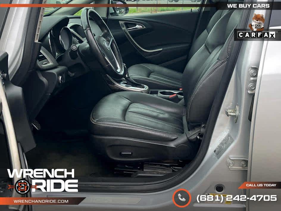 Vehicle image 28 of 34