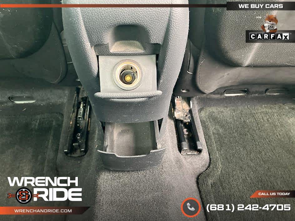 Vehicle image 27 of 34