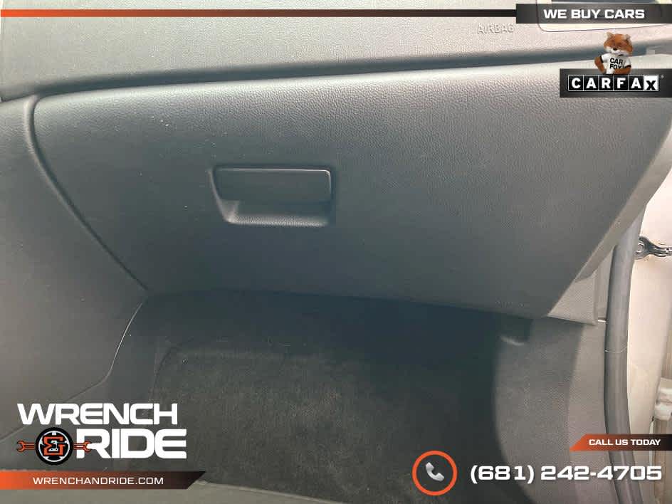 Vehicle image 33 of 34
