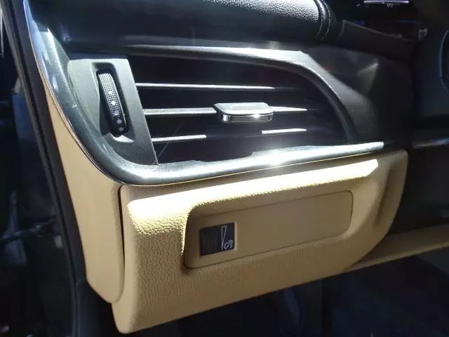 Vehicle image 27 of 49