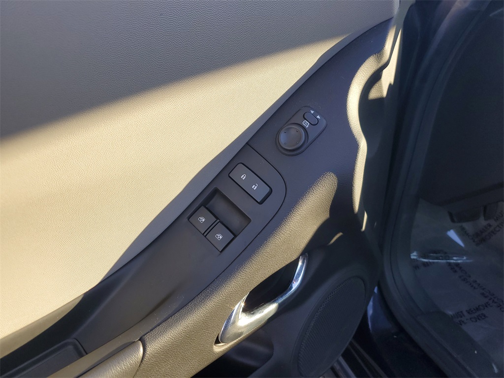 2014 Chevrolet Camaro LS Image 18 of 23