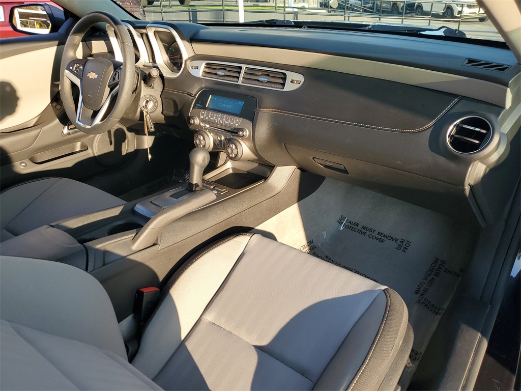 2014 Chevrolet Camaro LS Image 13 of 23