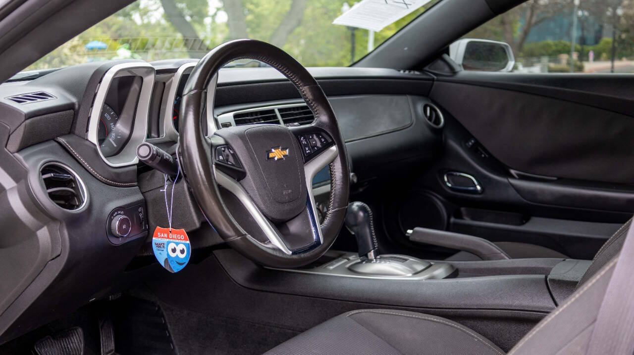 Vehicle image 23 of 24