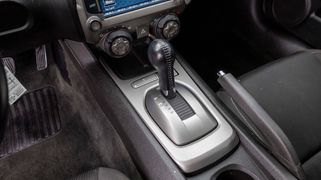 Vehicle image 22 of 24