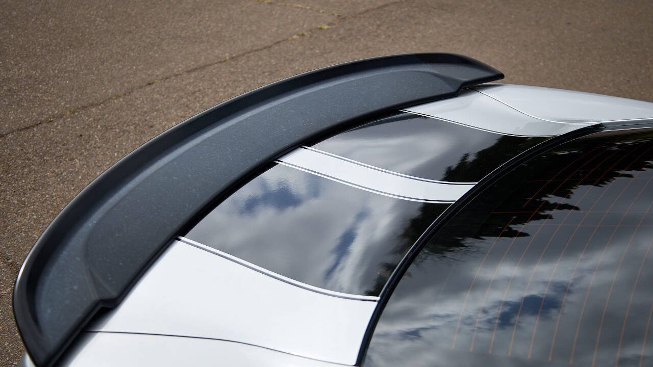 Vehicle image 13 of 24