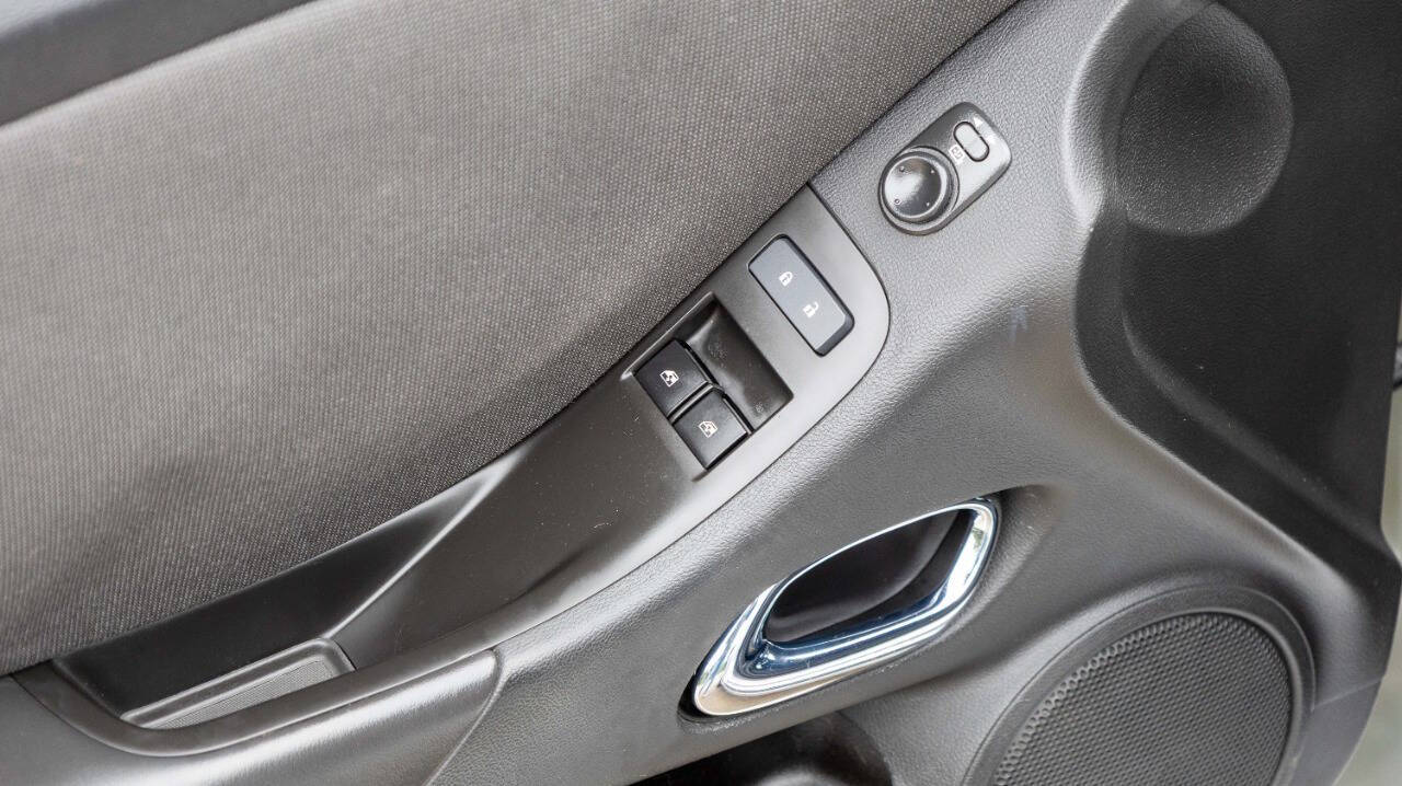 Vehicle image 14 of 24
