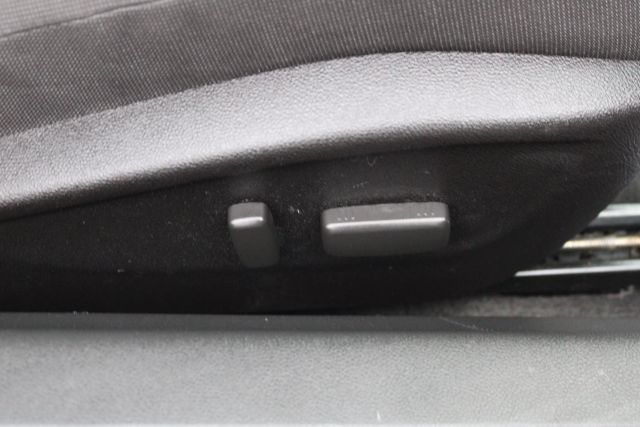 Vehicle image 27 of 32