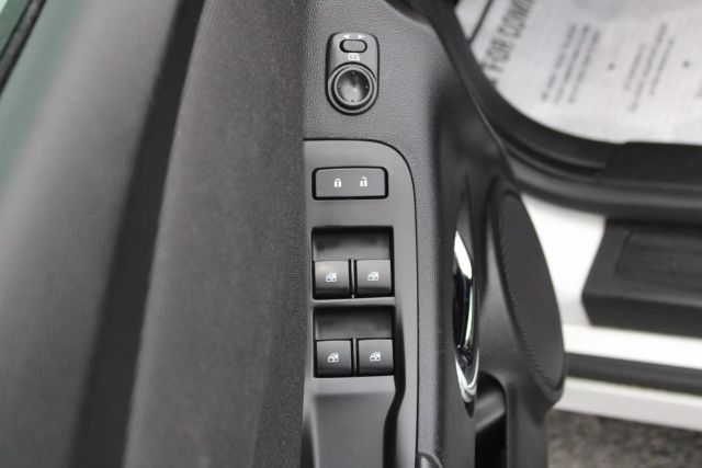 Vehicle image 10 of 32