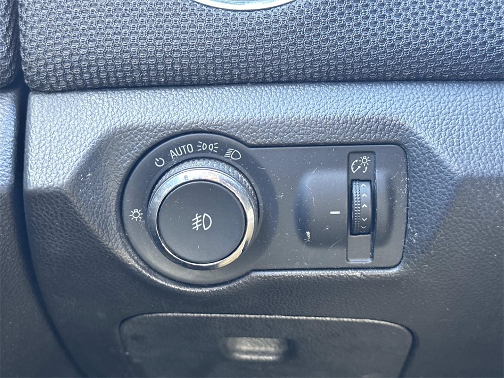 2014 Chevrolet Cruze 1LT Image 19 of 31