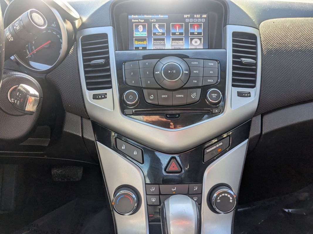 2014 Chevrolet Cruze 1LT Image 12 of 20